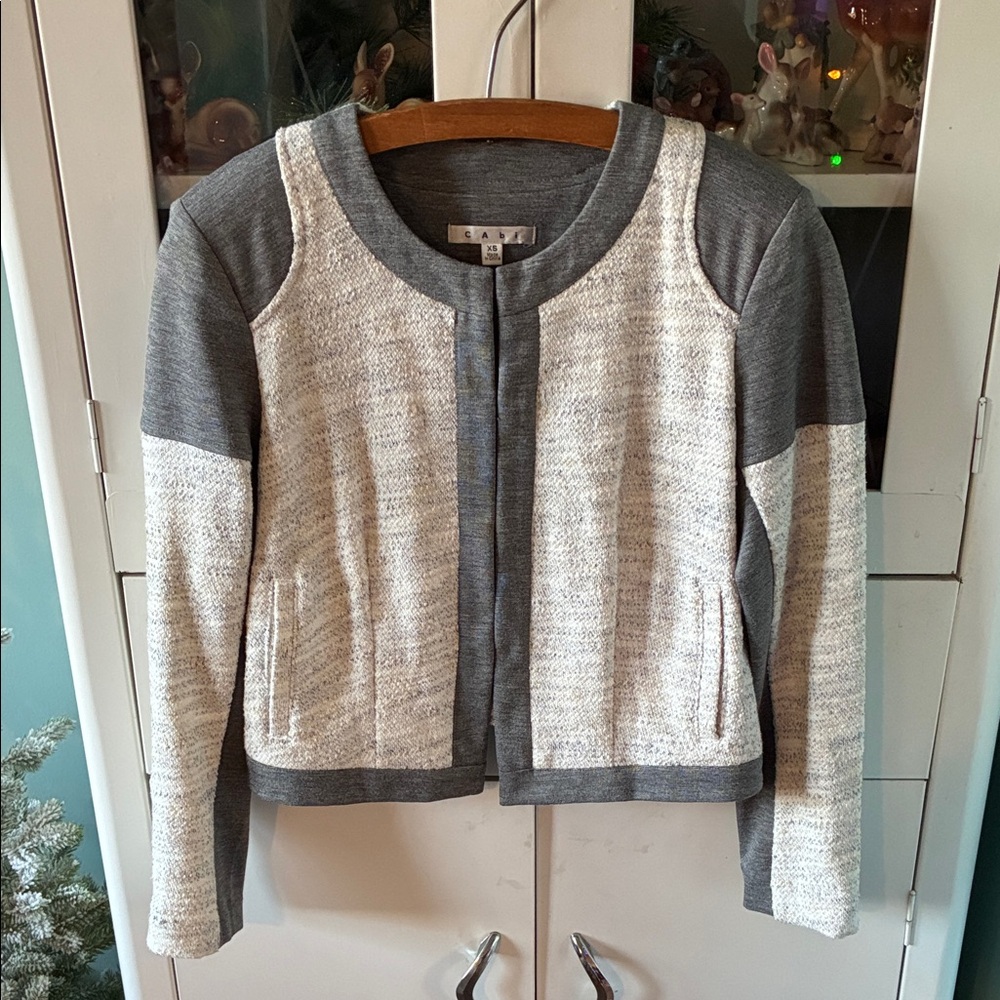 Cabi sz XS Gray and Cream Women's Jacket Shorter Length euc hook eye closure